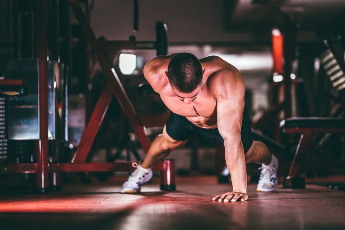 How To Do A One-Handed Push-Up?