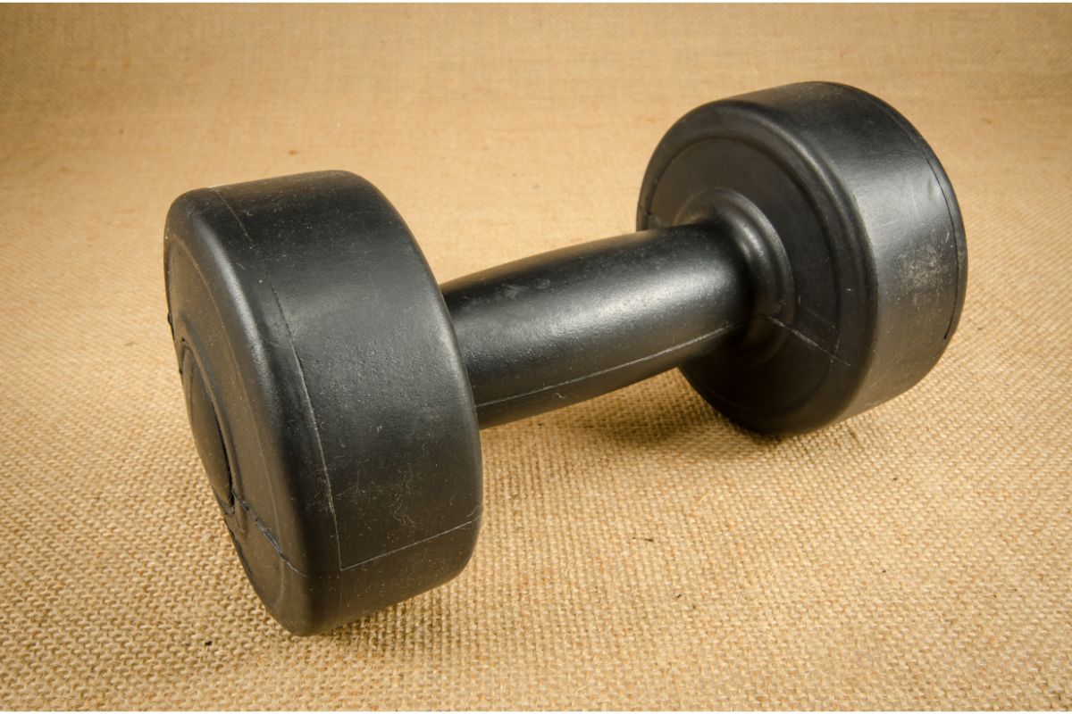 8 Core Moves You Can Do With 1 Dumbbell  (1)